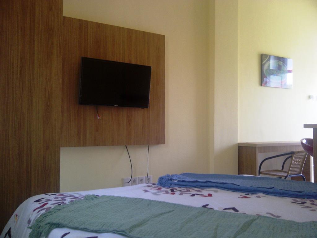 Makassar Breeze Place Residence Kamer foto
